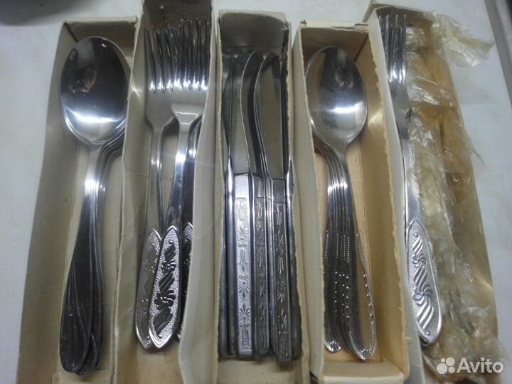 Столовые приборы: ложки, вилки, ножи