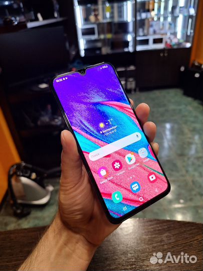 Samsung Galaxy A40, 4/64 ГБ