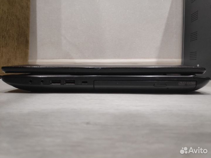 Огромный Asus 17,3