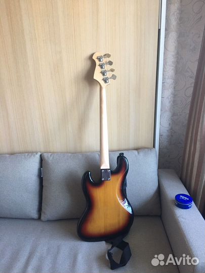 Бас гитара Rockdale