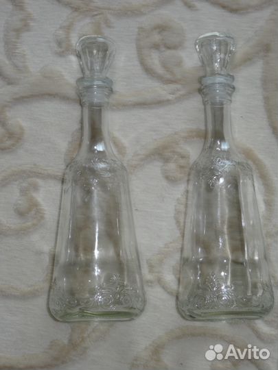 Стеклянные банки и графинчики