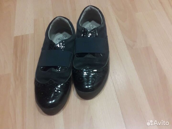 Продаю туфли котофей