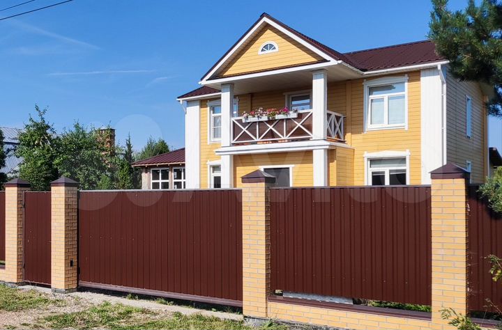 Дом 197,9 м² на участке 12,7 сот.