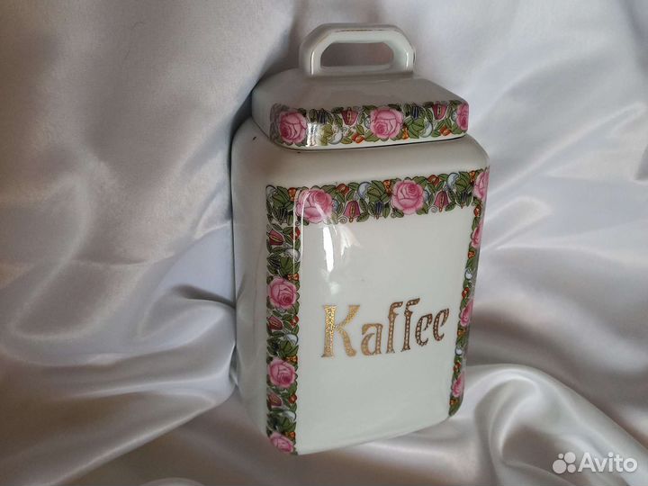 Фарфоровая емкость чайница Beyer & Bock