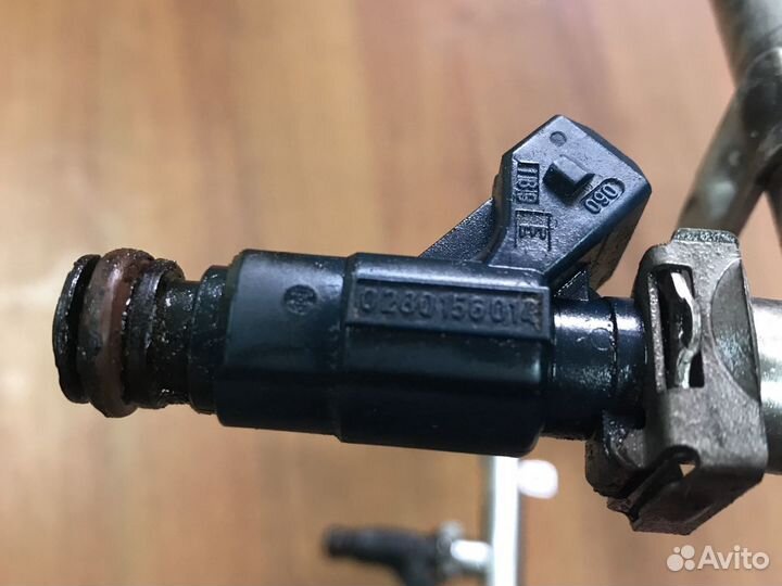 Топливная рампа в сборе с форсунками Mercedes W220