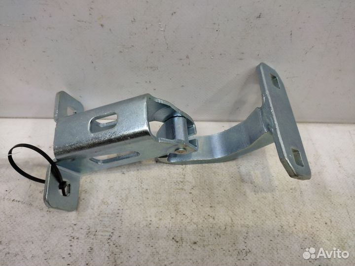 Петля двери Лада Ларгус 2012