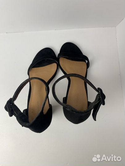 Босоножки с тонкой перемычкой