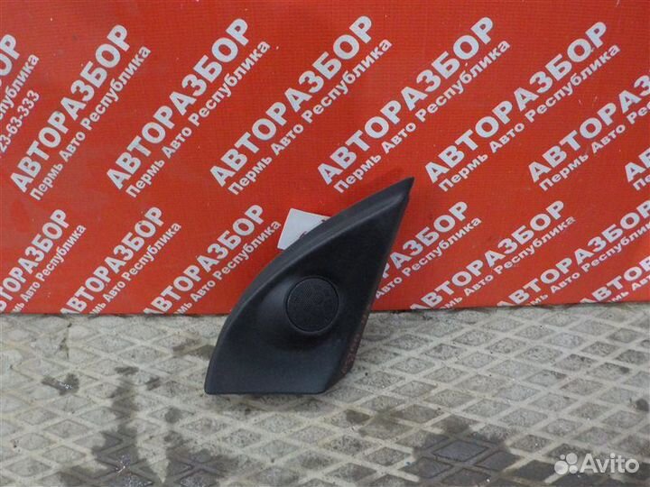 Уголок зеркала правый Opel Astra-H седан Z18XER