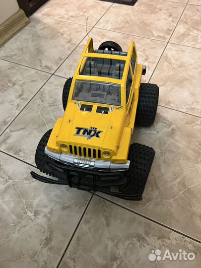 Машинка (внедорожник) на радиоуправлении