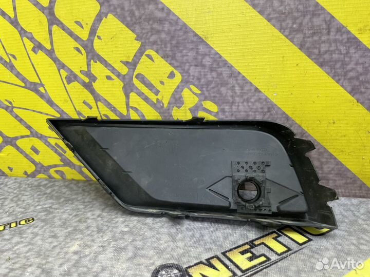 Заглушка левая в передний бампер Volkswagen Tiguan