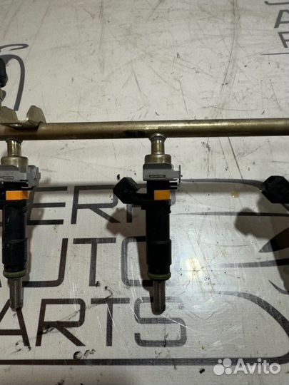 Топливная рампа с форсунками Opel Insignia G09