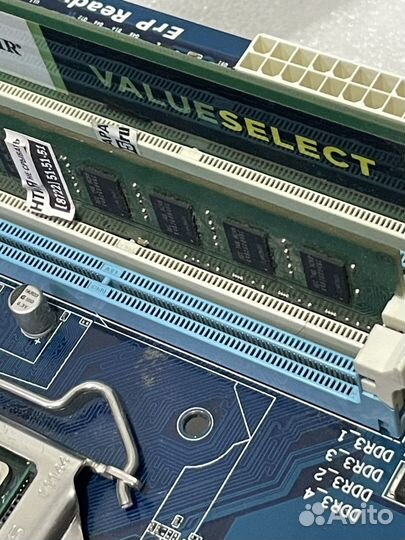 Материнская плата с процессором и памятью