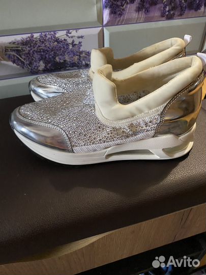 Кроссовки женские 38-39