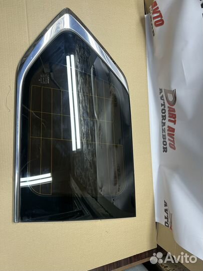 Стекло заднего правого крыла Lexus LX 570