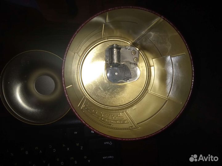 Музыкальная шкатулка, жестяная банка с музыкой