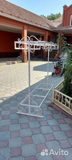 Кованая вешалка