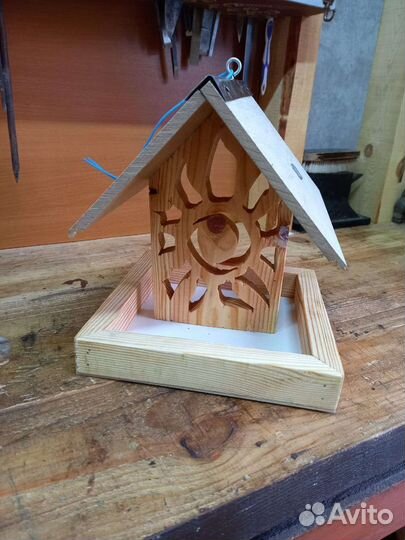 Кормушка для птиц и белок