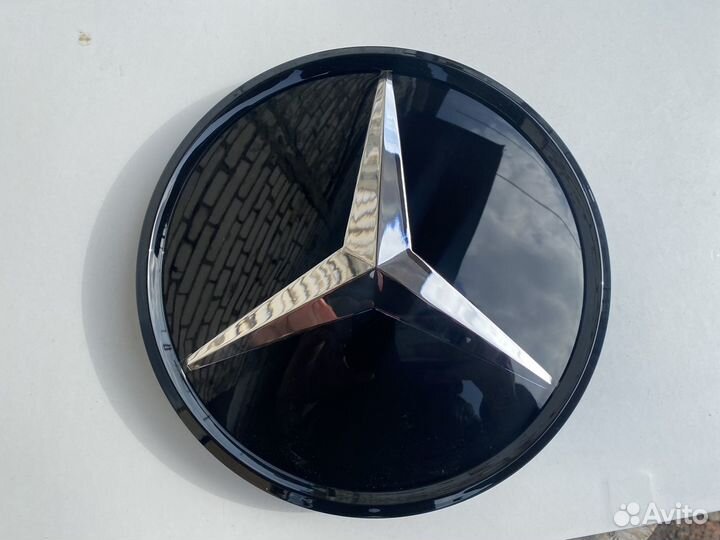 Эмблема решетки радиатора Mercedes GLE166