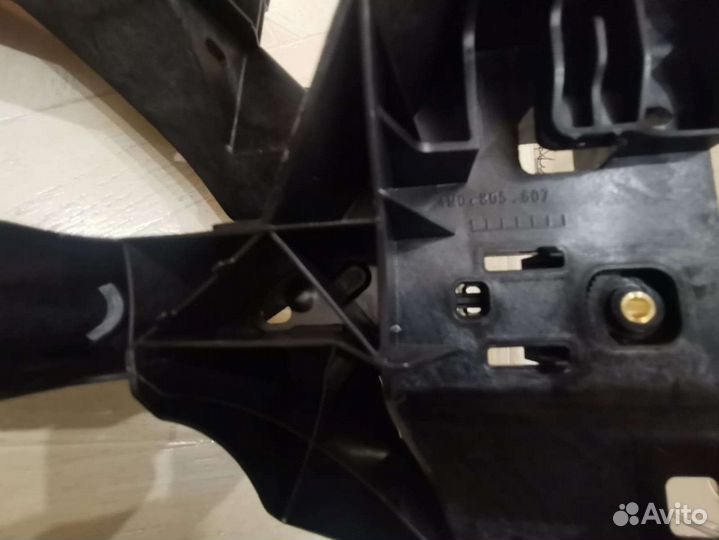 Audi Q7 4M Кронштейн фары направляющая