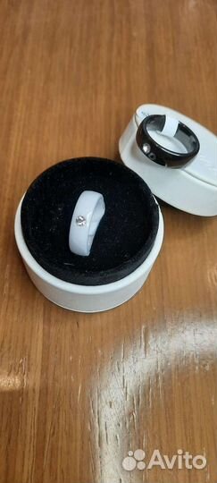 Керамическое кольцо со стразой