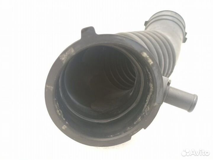 Патрубок воздушного фильтра Toyota Noah ZRR70 2.0