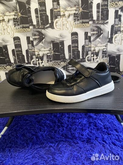 Кроссовки школьные