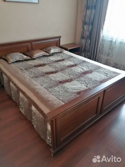 Продам покрывало, подушечки комплект штор