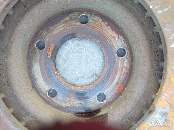 Тормозной диск передний Mitsubishi Outlander 3