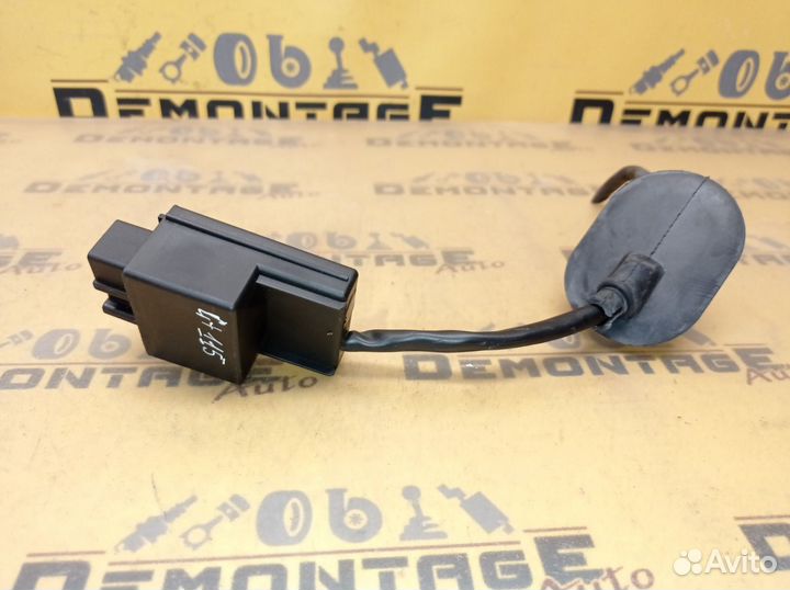 Реле топливного насоса VW Golf Plus Passat B6 A3