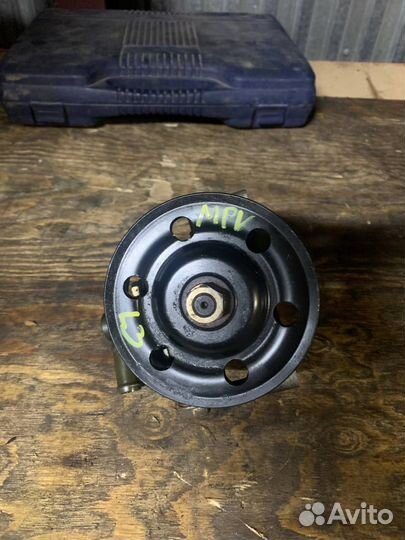 Насос гидроусилителя гур Mazda MPV 2.0- 2.3L L3