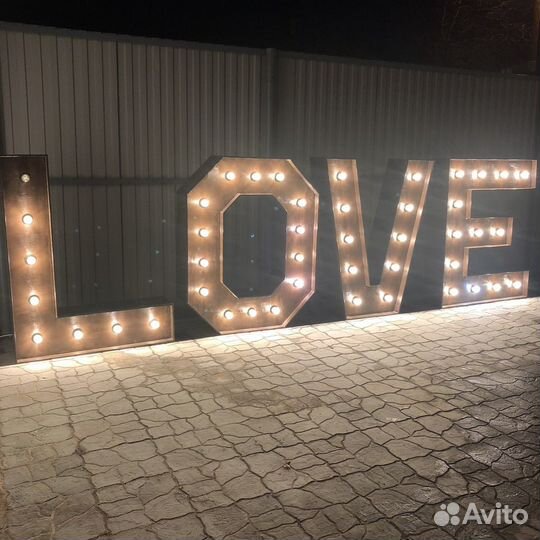 Светящиеся буквы love