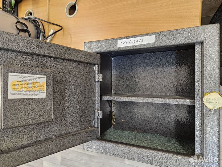 Сейф для пистолета и документов