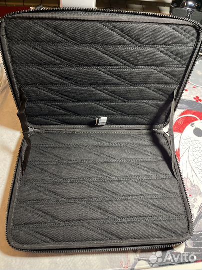 Противоударный кейс для ноутбука