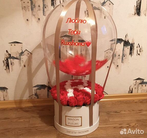 Букет роз и баблс шар с перьями