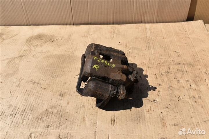 Суппорт передний правый Hyundai Sonata Nf седан