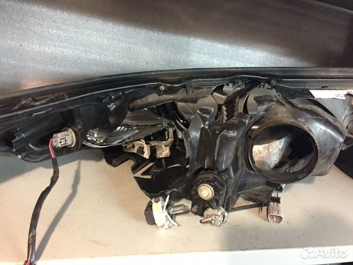 Фара левая битая Toyota Highlander 2018