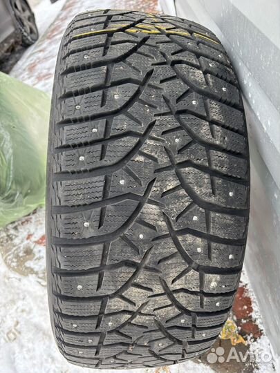 Bridgestone Blizzak Spike-02 SUV 275/45 R20 T