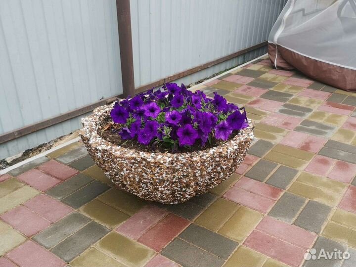 Бетонные вазоны