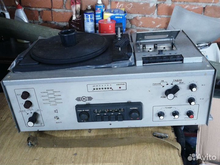 Виниловый проигрыватель