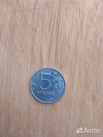 Брак монеты на груди и на крыле заводской