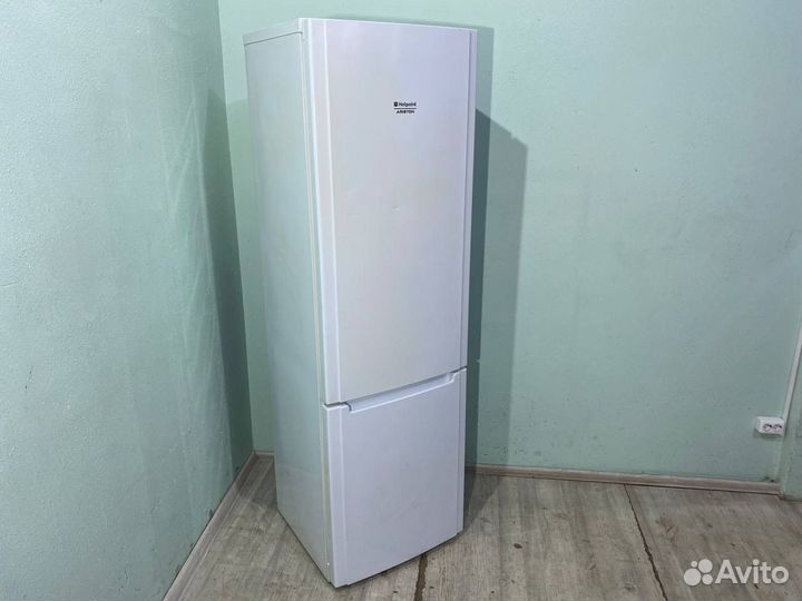Холодильник Hotpoint-Ariston