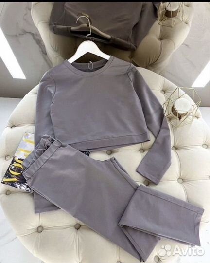 Костюм женский новый 42