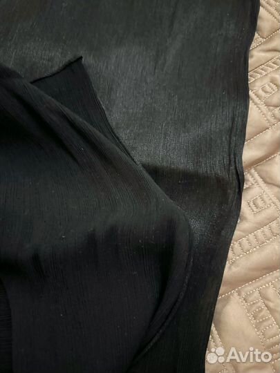 Два черных шарфа