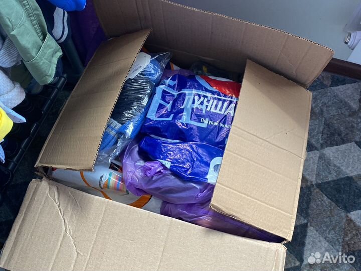 Детские вещи коробкой