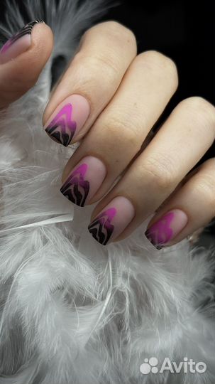 Модель на маникюр для преподавателя