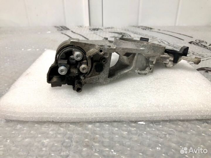 Кронштейн зеркала передний правый Toyota Lc 200