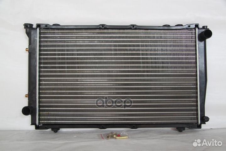 267702H Радиатор охлаждения Subaru Legacy II 2