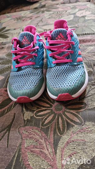 Кроссовки фирменные