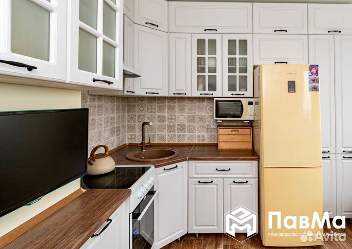 Угловой кухонный гарнитур в классическом стиле