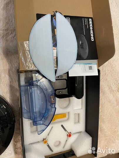 Робот-пылесос Redmond RV-R670S